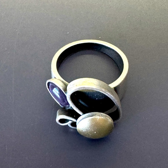 Ring - Picture 3 of 5